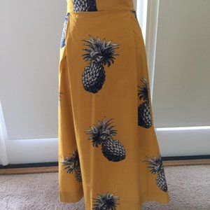 Ann Taylor yellow pineapple skirt w/ pockets!
